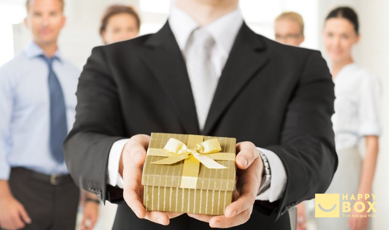 Cách Biếu Quà Tết Cho Sếp Khéo Léo, Tinh Tế Và Ghi Điểm Tuyệt Đối