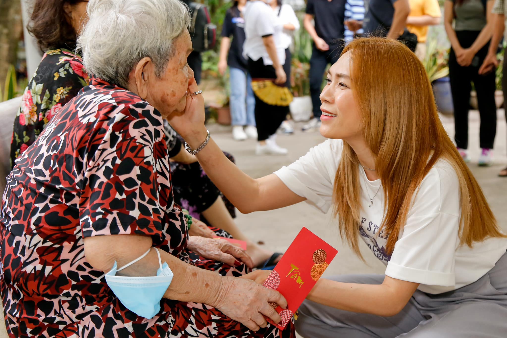 Quà Tết Cho Người Hưu Trí