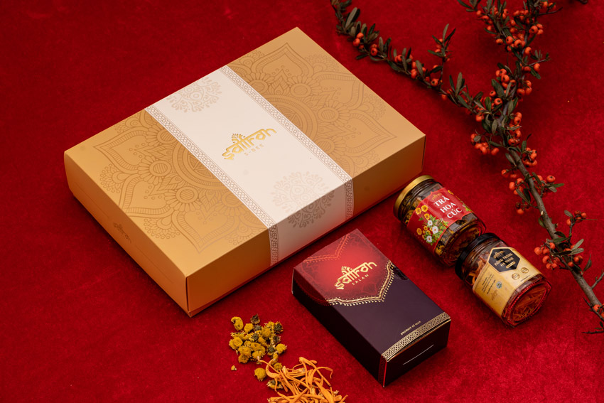1. Hộp quà 20/10 tặng mẹ Saffron SALAM cao cấp và Đông trùng hạ thảo