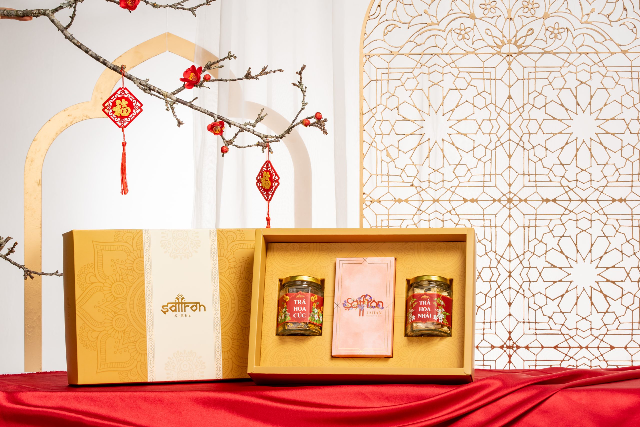 1. Hộp quà SBEE - Quà 8/3 tặng mẹ ý nghĩa, tinh tế