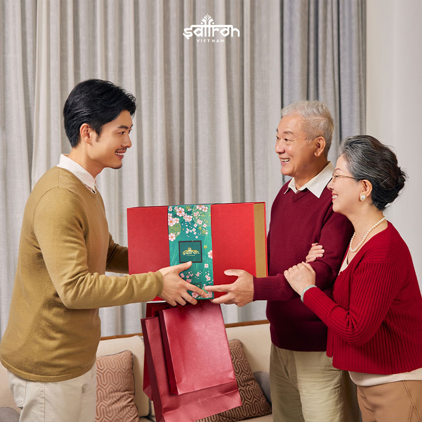 1. Cách chọn quà Tết biếu bố mẹ vợ/chồng?