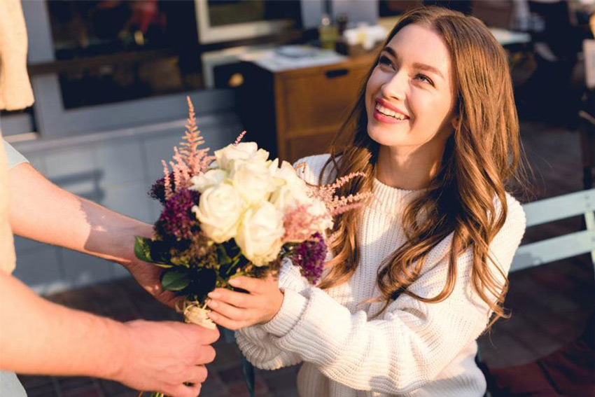 Tặng Hoa Có Ý Nghĩa Gì?